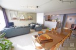 Knap vernieuwd en uiterst RUIM appartement op het (verhoogd) gelijkvloers van een kleine residentie, in de onmiddellijke nabijheid van het strand. Indeling: ruime woonkamer met volledig ingerichte en open keuken, inkomhall met vestiaire, badkamer met ligbad en toilet, 2 ruime slaapkamers grenzend aan een aangenaam en zongericht terras, pvc ramen met dubbele beglazing en rolluiken aan de slaapkamers, PARKEERPLAATS in het gebouw, fietsenberging, en private bergkelder. Correcte vraagprijs voor dit uitzonderlijk ruim appartement met zeer complete afwerking! (18/019)